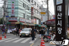 늙어가는 수원의 관문…청년·문화 버무려 상권 살리기