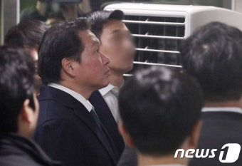 최태원 회장, 노소영 관장과의 이혼 조정기일 출석