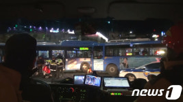 서울 수유사거리 교차로서 버스끼리 정면 충돌 