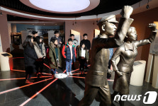 2·28 민주운동 기념회관 찾은 시민들