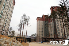 손님맞이 선수촌 참가국 국기 게양…北 인공기는 1일