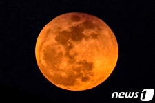 [사진] 터키의 ‘슈퍼 블루 블러드 문’