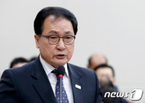 유영민 "암호화폐 공무원 투자 잘못…기관 투자 부적절"