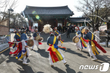 봄맞이 풍물놀이하는 풍악패