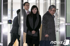 동부지검 청사 나서는 서지현 검사