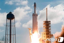 [사진] 스페이스X, 화성 향해 세계 최강 로켓 팰컨 헤비 발사 