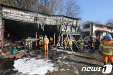 강원 고성 카센터, 화재로 전소