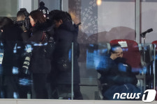 무관심 속 MB