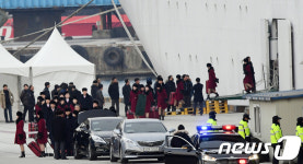 北예술단 타고온 만경봉92호, 5일째에 묵호항떠나 귀환