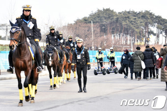 올림픽 안전지키는 경찰기마대