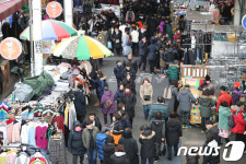 설 앞두고 붐비는 대구 서문시장