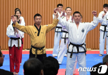 화려한 南·위력적 北 태권도…리용선 눈물이 납니다