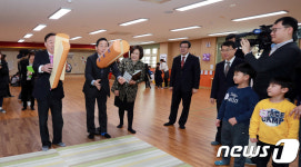 국립유치원 확대, 유치원 현장 방문한 김상곤 부총리