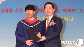 김상곤 장관, 서울맹학교 졸업식 참석