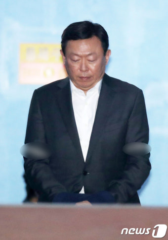 신동빈 롯데그룹 회장 '법정구속'