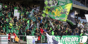 스탠딩석으로 변한 전주월드컵경기장 서포터즈석 