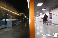 15주기 앞둔 대구지하철 중앙로역 벽 하나 사이에 두고