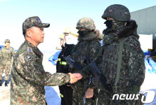 격오지 장병 격려하는 이왕근 공군참모총장
