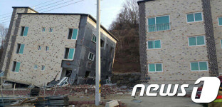 씨유 원주문막원룸점 | 원주 문막 신축중이던 원룸 붕괴…15도 기울어져