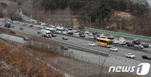 고속도로 막바지 귀경길 정체 해소…원활한 흐름