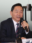 창업지원 현장간담회 찾은 김상곤 사회부총리