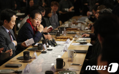 스타트업 캠퍼스 입주 기업인 만난 홍준표 대표