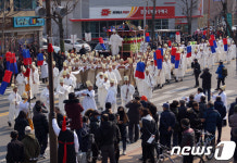 강릉 대도호부관아 들어서는 어가행렬