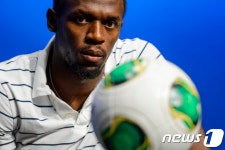 '축구 선수' 볼트, 첫 프로팀 남아공 유력