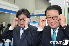 요즘 유행하는 안경?