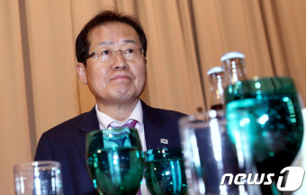 홍준표 대표, 2018 지방선거 사무처 필승결의대회 참석