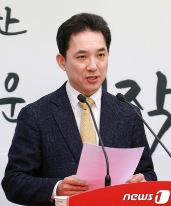 한국당 부산시장 여론조사 논란..."당이 '박민식 죽이기에 나섰다"