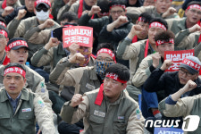 중형조선 노동자들 구조조정 철회하라!