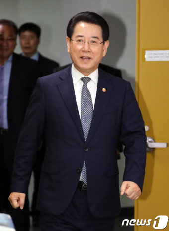 김영록 장관 '문재인 정부 내각 중 첫 지방선거 출마'