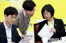 상무위원회의 갖는 이정미 대표