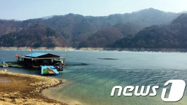 화천 파로호 육지섬  겨울 한파에 아직도 고립무원 