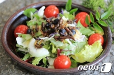굼벵이깻잎전·귀뚜라미샐러드…곤충 이색요리 눈길