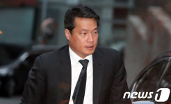 故 정주영 명예회장 17주기 찾은 정문선 부사장 