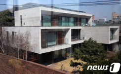 MB 운명의 날 커튼으로 가려진 이명박 전 대통령 자택