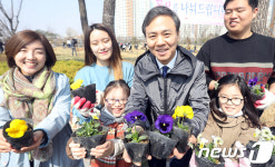 녹색공간 조성…전주시, 혁신도시서 식목일 행사