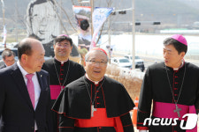 염수정 추기경 김수환 추기경 사랑과 나눔공원 개장식 참석