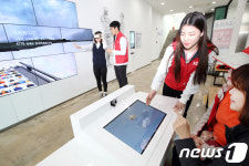 ICT 구축해 관광객 1.5배 늘어…KT, 교동도로부터 감사패