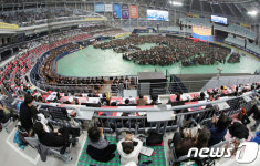빈자리 없는 부활절 연합예배