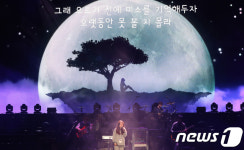 정인 평양 무대서 열창