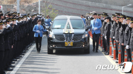 아산 女소방관 영결식 떠나는 운구차량
