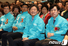 부산에서 미소 짓는 유승민