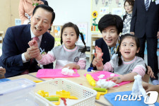중소기업 공동 직장어린이집 찾은 김영주 장관