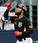 KT 로하스, 기선제압 투런포