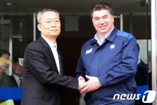한국GM 찾은 백운규 장관 노사 대승적 결단을(종합)