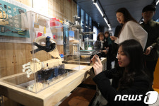 서울 세운상가에 전자박물관 문 열어 