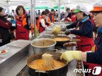 “청산 생선국수 맛보고, 민속 씨름구경도 하세요”